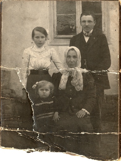 Old damaged family photo fully restored and colourised — GoStudio AI (original)