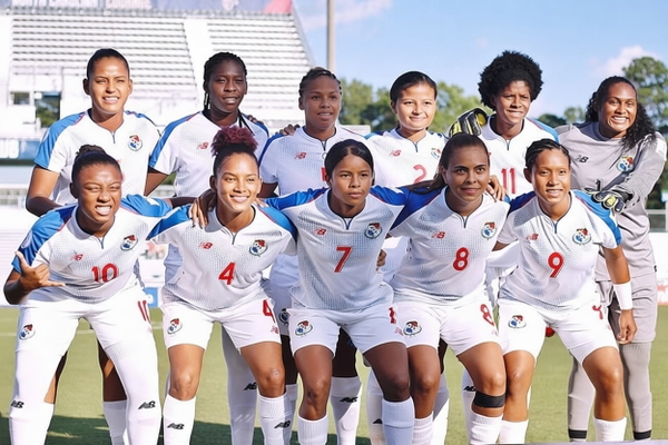 Women’s football team in white kit posing for a team photo in a stadium — watermark removed by GoStudio Pro