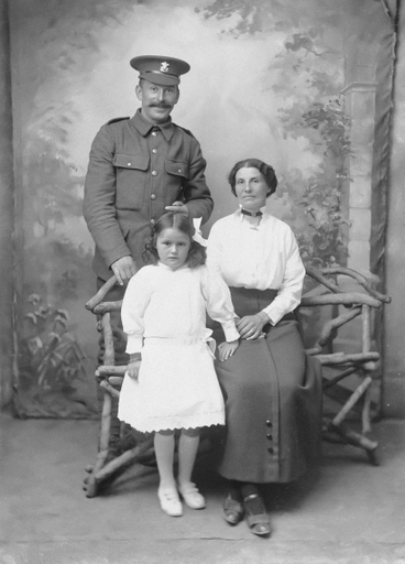 Veterans & family portraits before Veterans & family portraits before