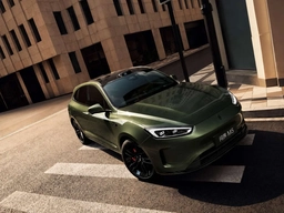 The same SUV after changing the car color to olive green, with panel lines, glass and wheels unchanged