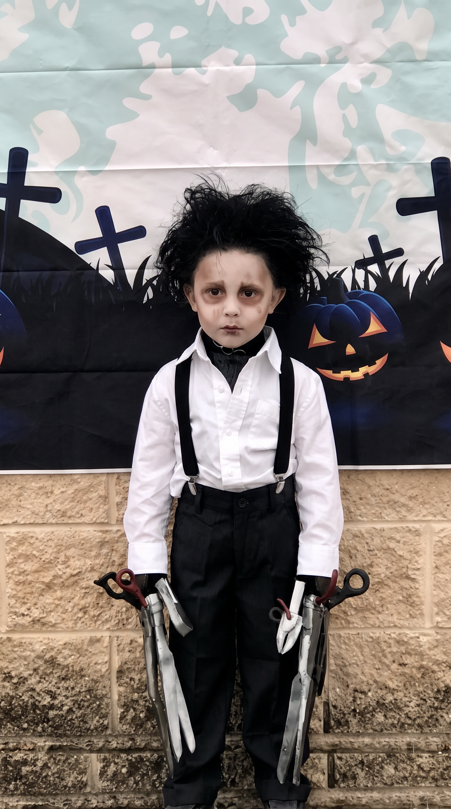 GoStudio.ai / Scissor-Hands Boy Example / AI Image Prompt / GoStudio.ai Scissor-Hands Boy — AI prompt example